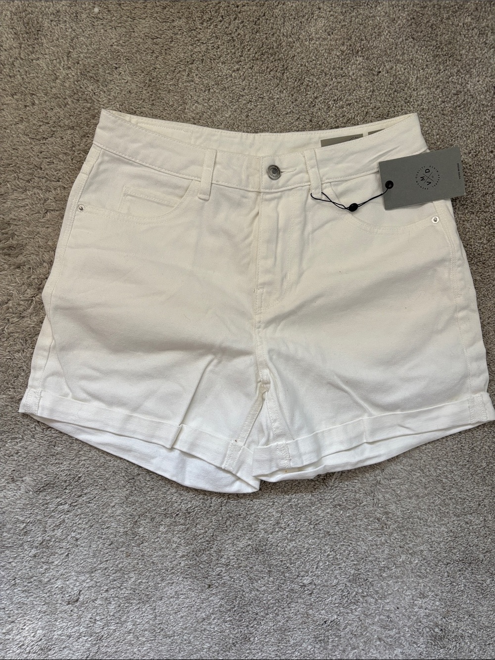NWT Vero Moda White High-Rise Cuffed Denim Shorts